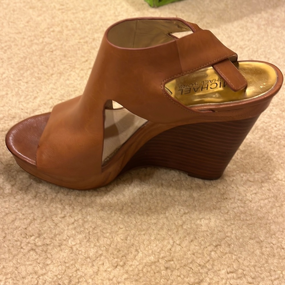 Brown Michael kors sandle/heel. Worn. Size 5.5. Ankle buckle